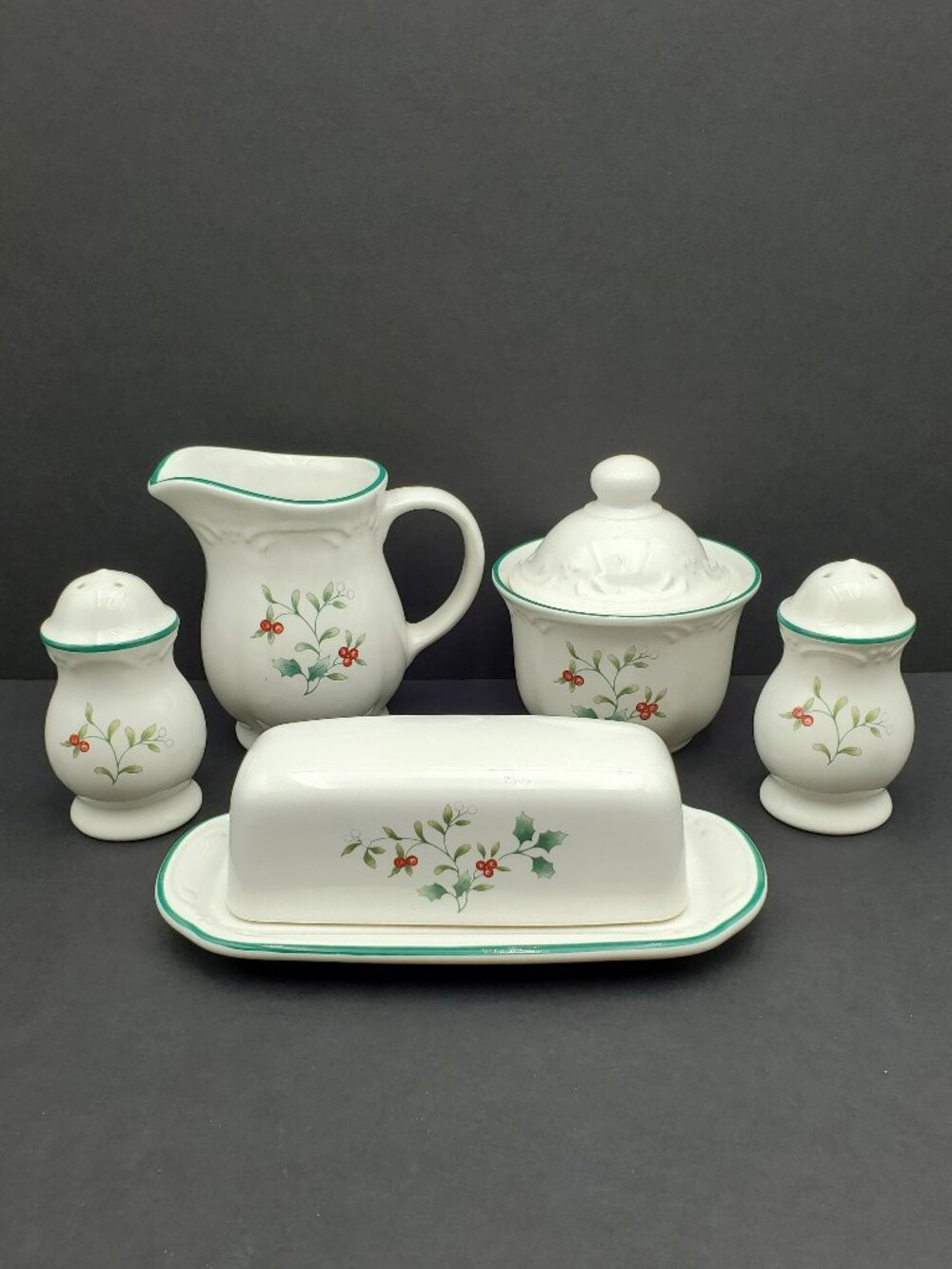 Pfaltzgraff Winterberry Holiday Serving Bundle Hostess Serveware Set